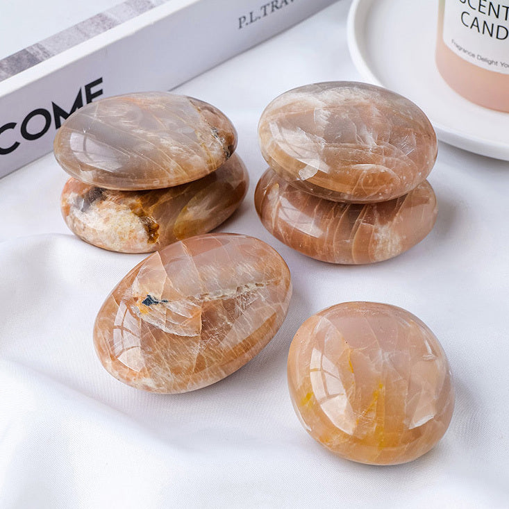 【礦藏】原礦橙色月光石/隨身攜帶手把件(附絨布袋)