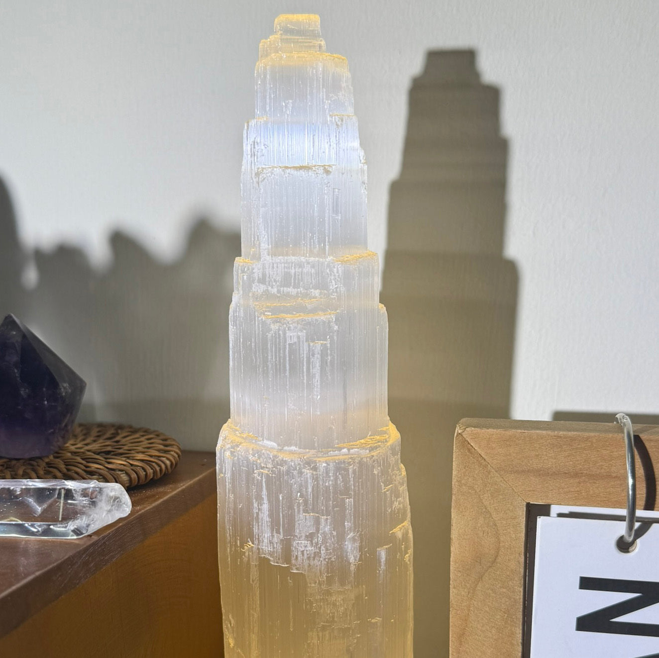 現貨【原礦擺件】淨化能量透石膏塔-小隻版本 (含燈座)