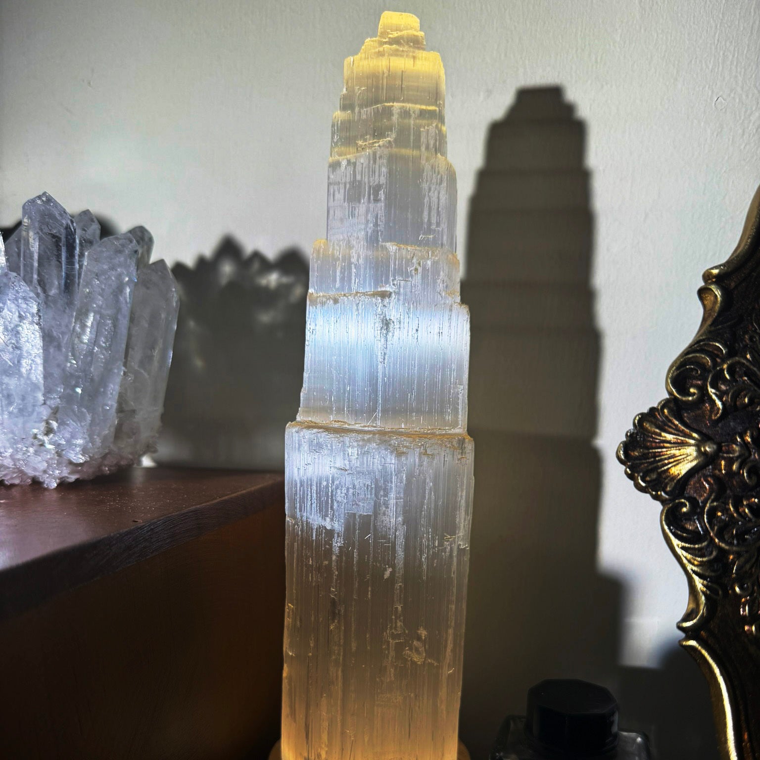現貨【原礦擺件】淨化能量透石膏塔-小隻版本 (含燈座)