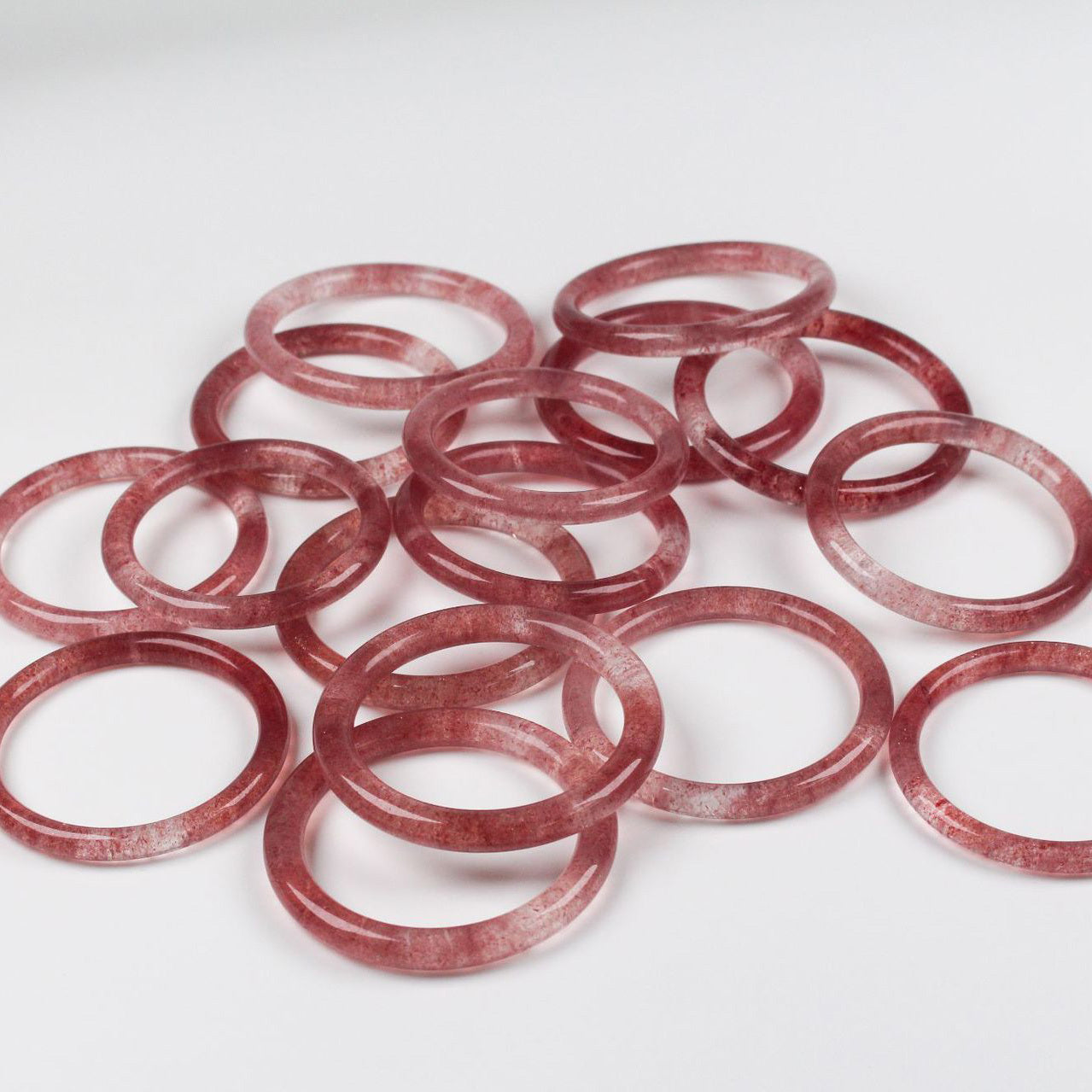 【玉鐲】天然俄羅斯產草莓晶手鐲 (普通款、星光鴿血紅款)