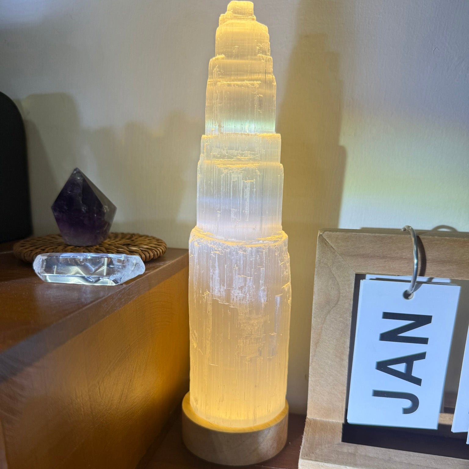 現貨【原礦擺件】淨化能量透石膏塔-小隻版本 (含燈座)